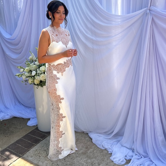 Shona Joy Cream Lace Wedding Dress - Picture 2 of 4